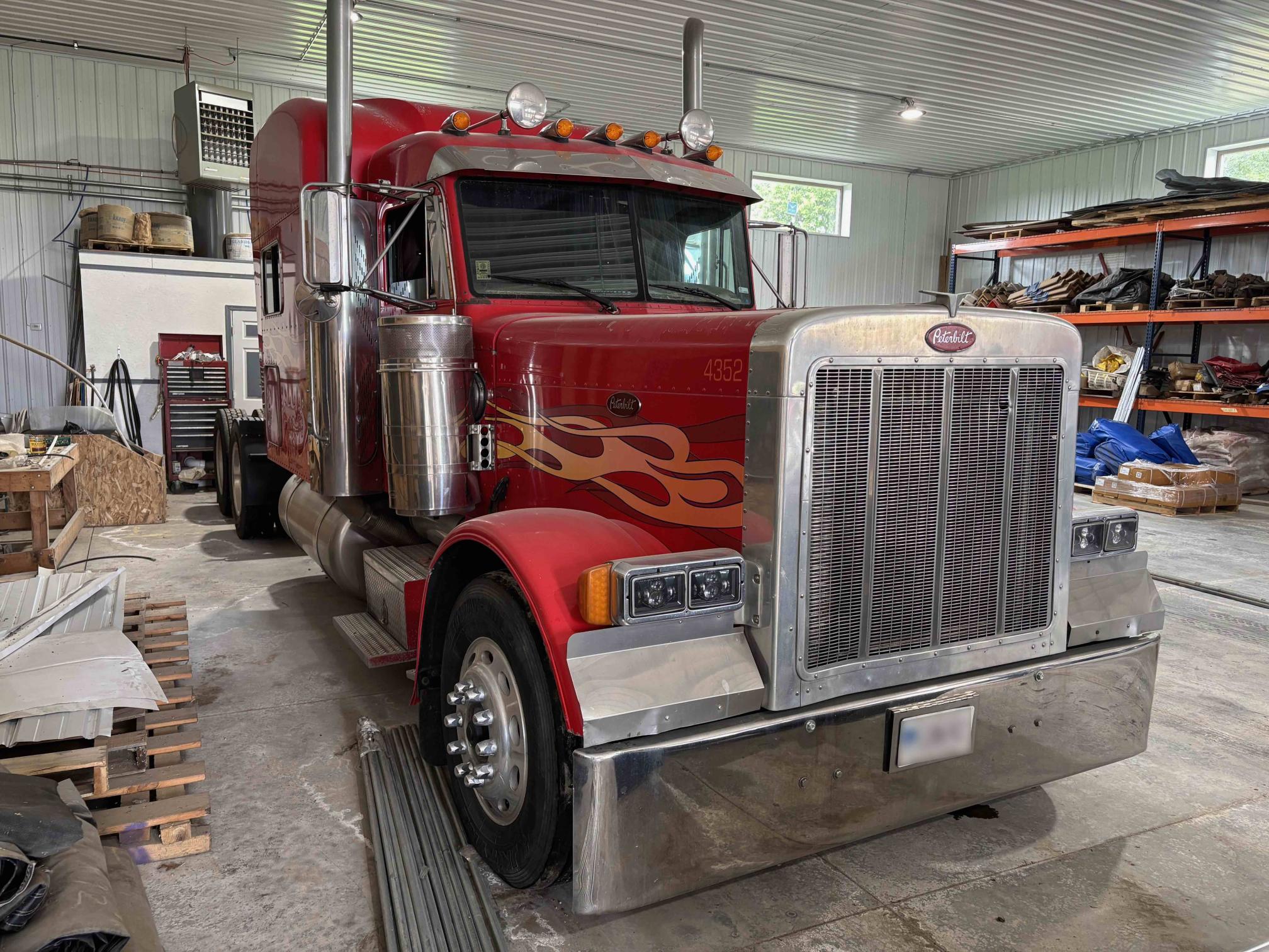 2004 PETERBILT 379 - Image 2